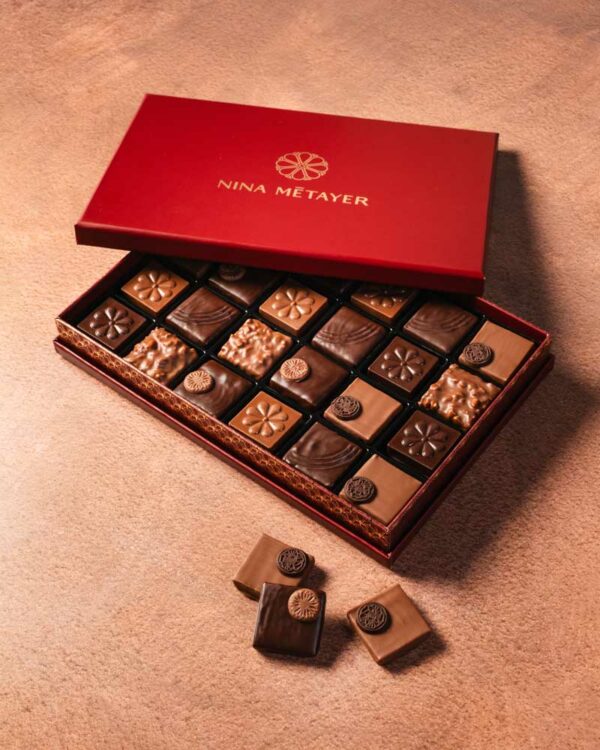 Boîte de 24 chocolats noir et au lait par Nina Métayer