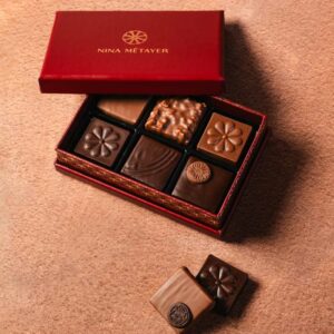 Boîte de 6 chocolats noir et au lait par Nina Métayer