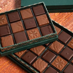 Coffret 12 chocolats noirs et lait
