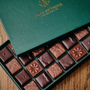 Coffret 24 chocolats noirs et lait