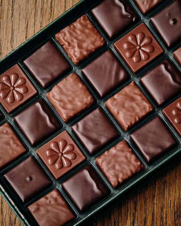 Coffret 24 chocolats noirs et lait – Image 3